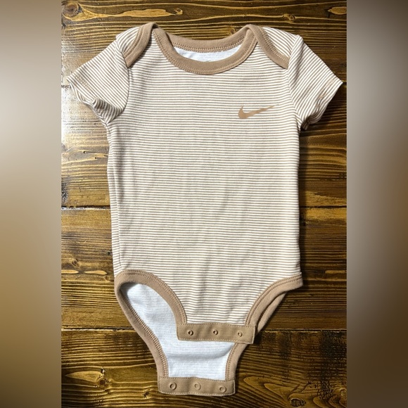 3-6 Month Boys 3-piece Nike Set - Picture 4 of 4
